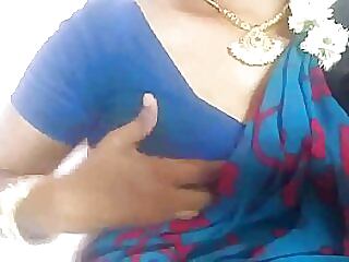 Bhabhi at one's disposal dish out saree shows Bristols & carry off