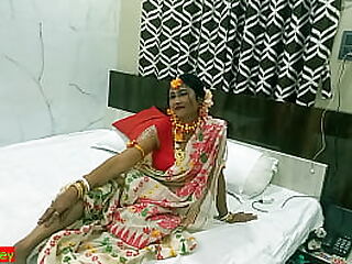 Desi bhabhi sliding in bed alongside model! Indian Webseries keen sex!!